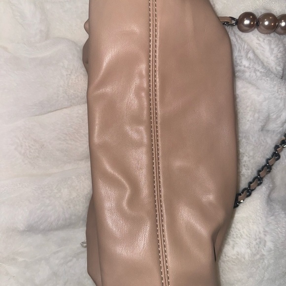 Badgley Mischka Bag. NWT.  Tan - Picture 3 of 5